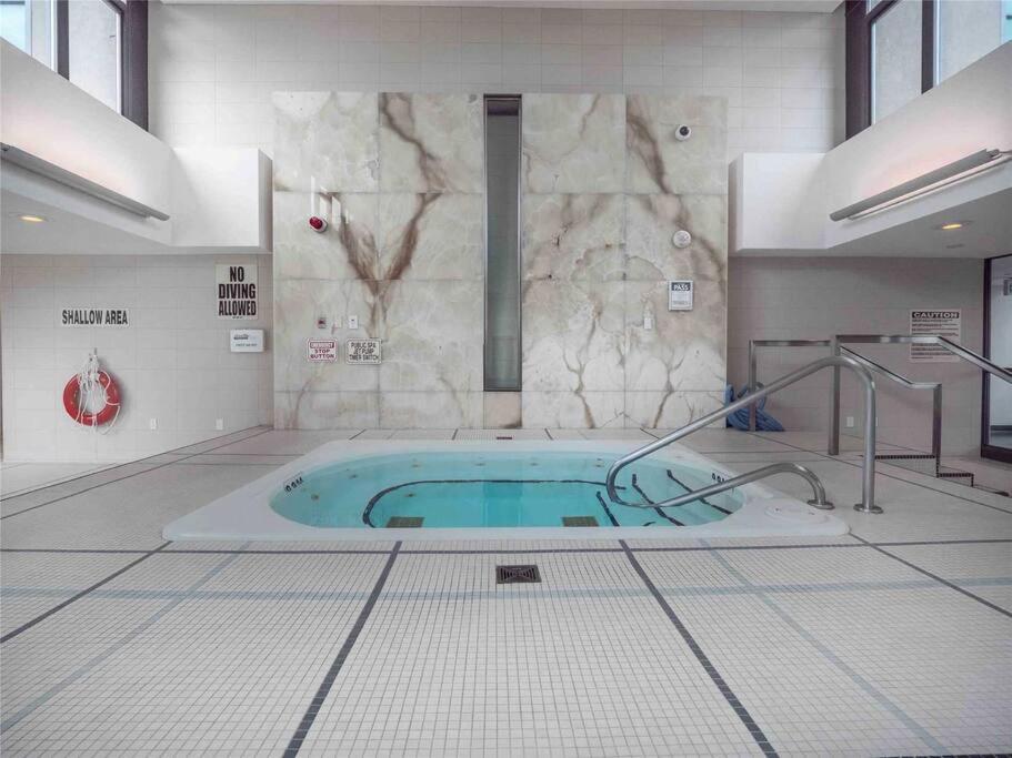 Lakeview Condo In Downtown With Free Parking. Τορόντο Εξωτερικό φωτογραφία